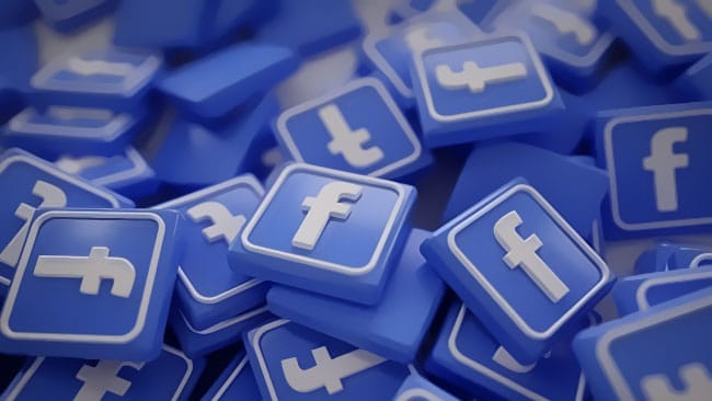 فيسبوك تبدأ بإتخاذ إجراءات قانونية بسبب عمليات نقل البيانات